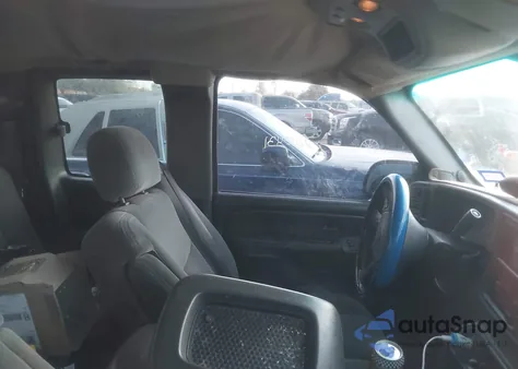 2004 Chevrolet Silverado 1500 Ls z USA, uszkodzony, nr VIN 2GCEC19T441220431